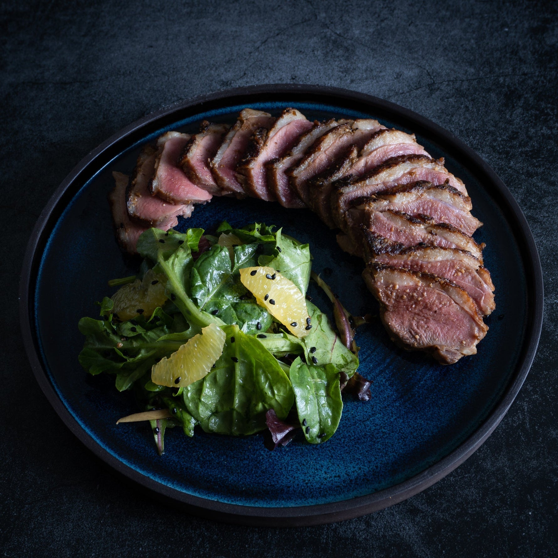 Canard à la miso, sauce soya et ail noir